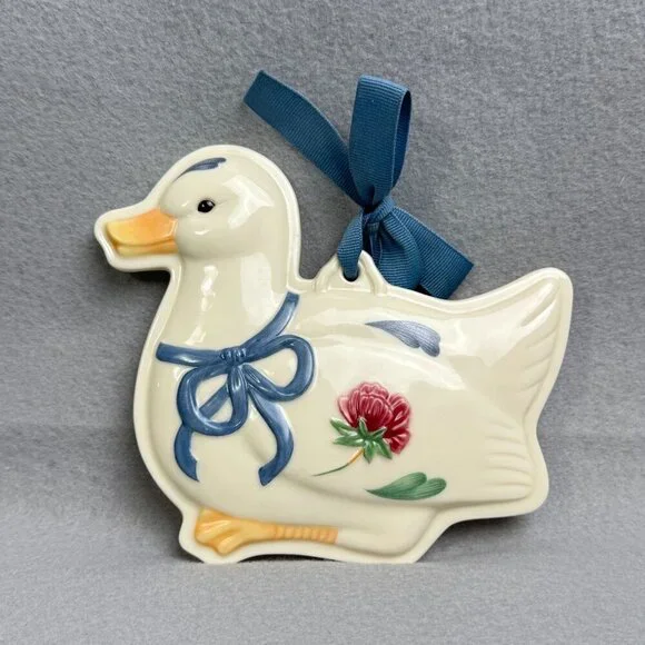 Lenox Duck Poppies design from the Blue Barnyard Collection - Picture 2 of 6